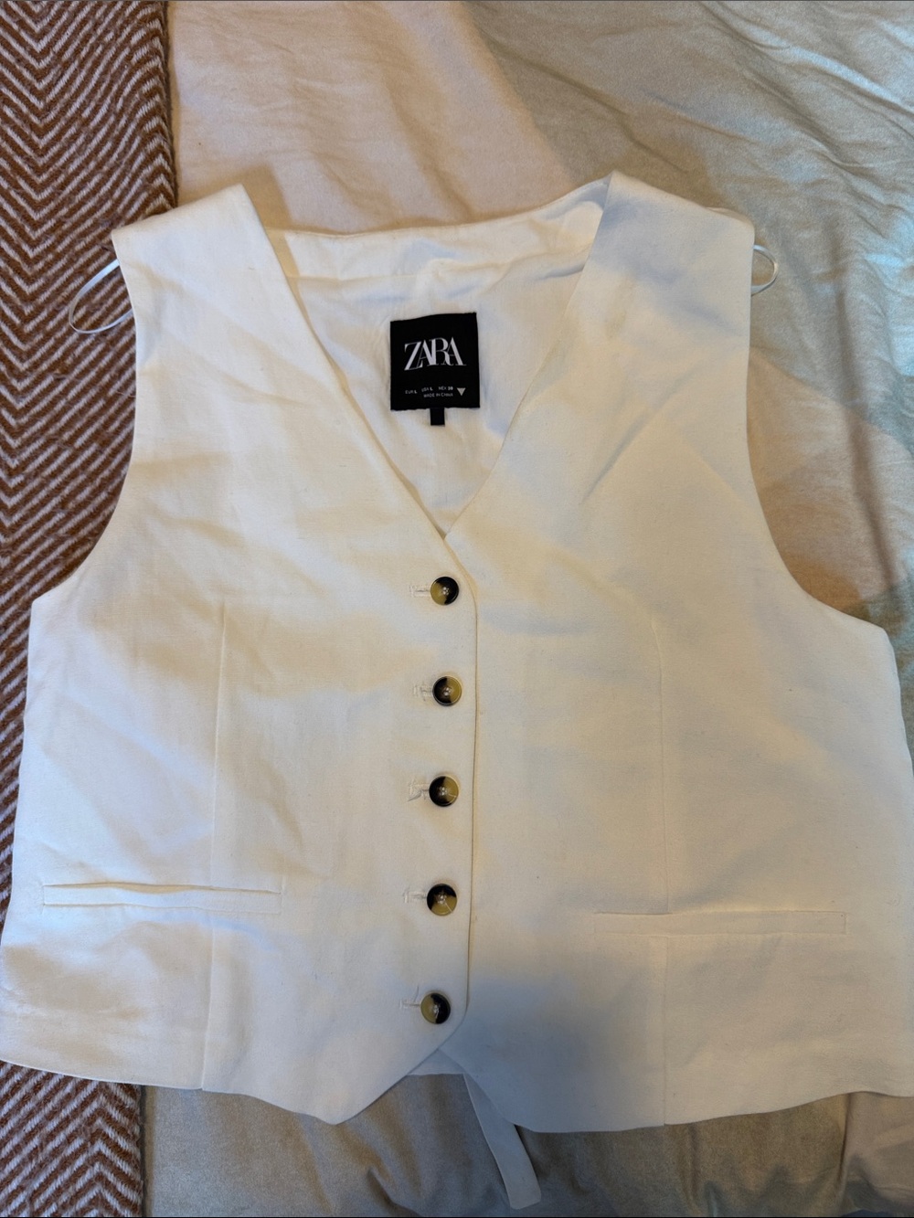 ZARA Off-White Buttoned V-Neck Vest